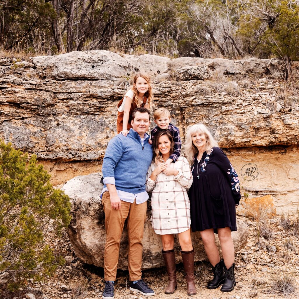 Family photo outfit ideas christmas that look festive without matchy pajamas: four palettes, exact pieces, and what to skip, from an Austin photographer.